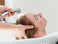 Salon Christina - Friseur Utting - Haare waschen Salon Christina - Friseur Utting - Haare waschen